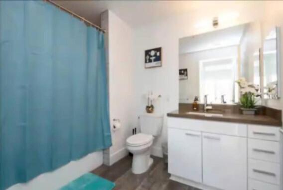 Apartment Beautiful 3 Bedroom High Rise With Pool, Hot Tub And Rooftop Views