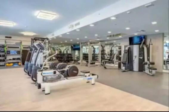 Beautiful 3 Bedroom High Rise With Pool, Hot Tub And Rooftop Views * Los Angeles