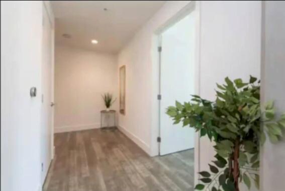 Beautiful 3 Bedroom High Rise With Pool, Hot Tub And Rooftop Views * Los Angeles