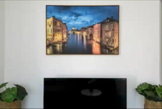 Beautiful 3 Bedroom High Rise With Pool, Hot Tub And Rooftop Views